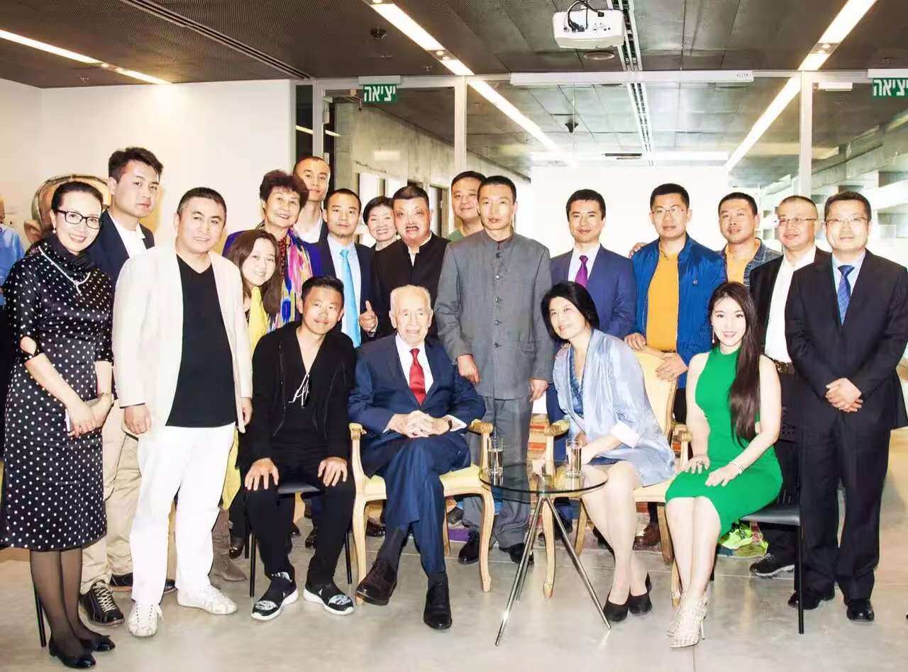 陈歆怡与王利芬及企业家代表团在以色列会晤西蒙佩雷斯合影