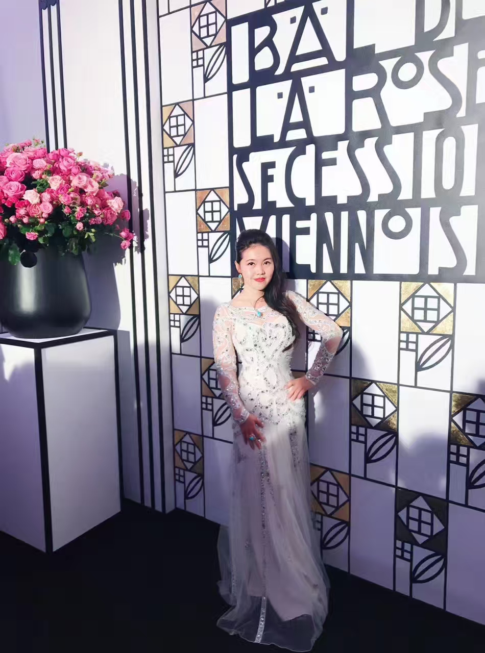陈歆怡出席2016年摩纳哥皇室Rose Ball